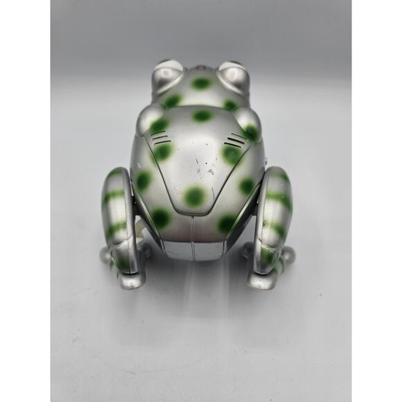 Vintage 1990s Manley Toy Quest Animated Plastic Frog Silver Green Sensor - Picture 3 of 4